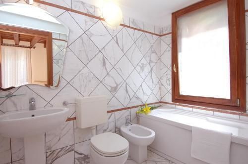 Ca' Dei Leoni Hotel Venesia Bagian luar foto