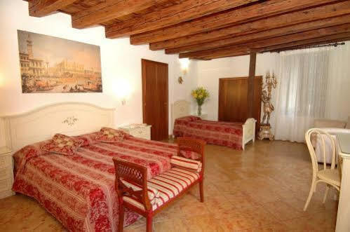 Ca' Dei Leoni Hotel Venesia Bagian luar foto